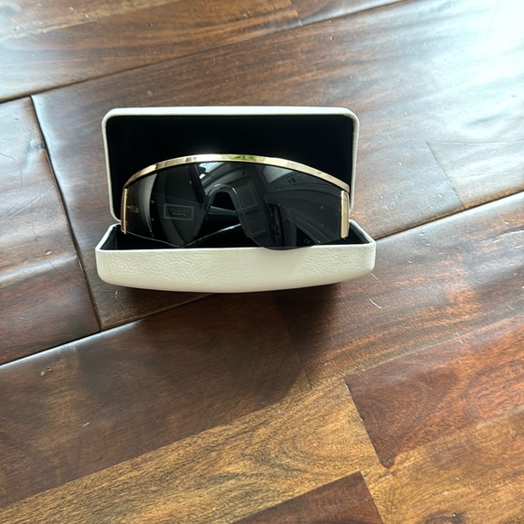 Versace sunglasses - Picture 2 of 4